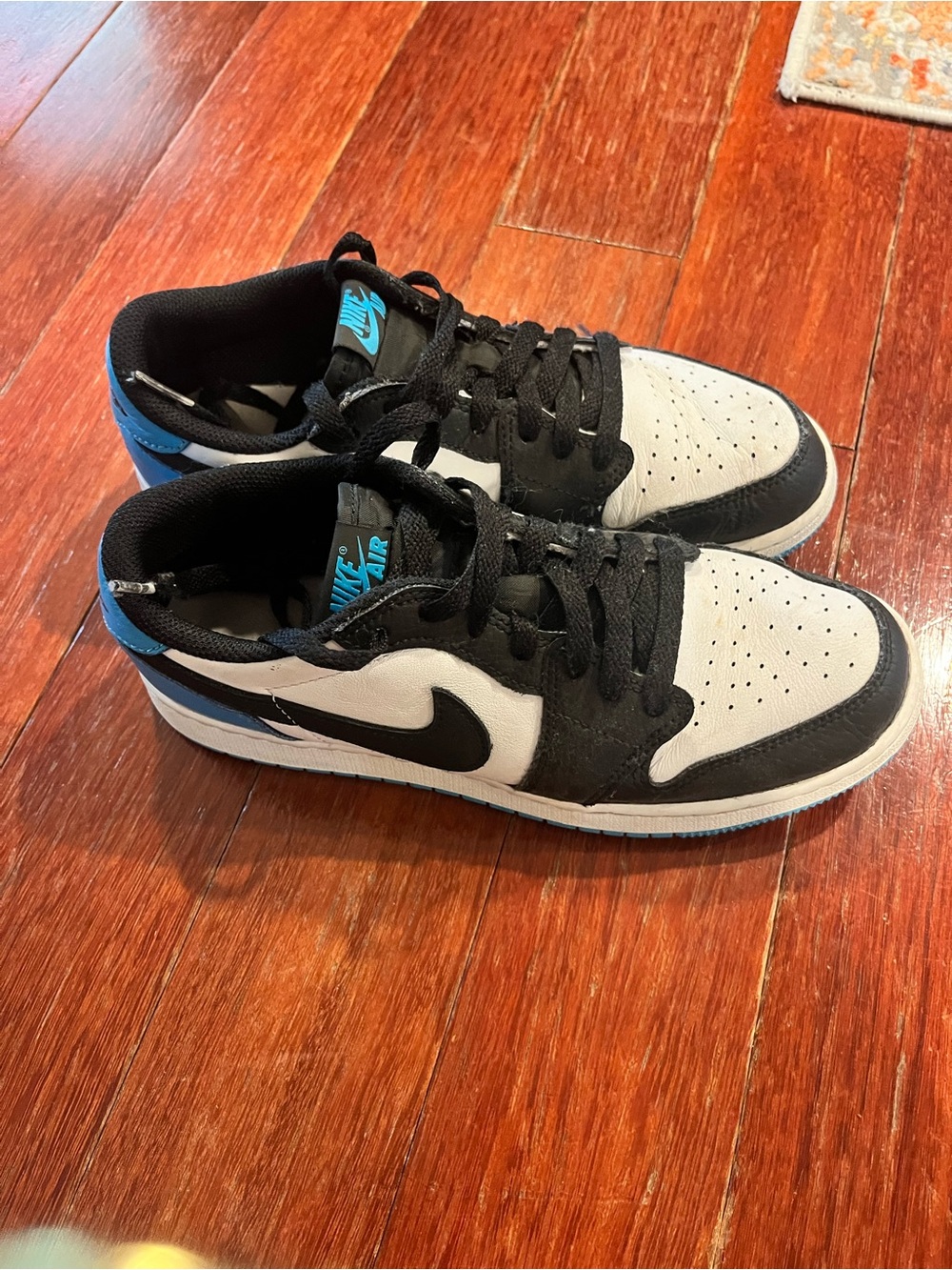 JORDAN 1 Low Boys Size 7